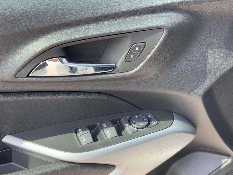 Chevrolet Trax Vehicle Full-screen Gallery Image 15