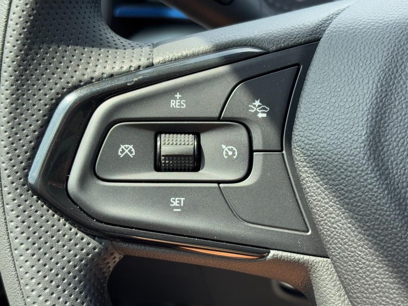 Chevrolet Trax Vehicle Full-screen Gallery Image 16