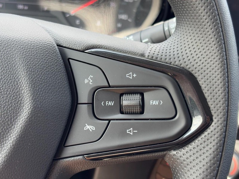 Chevrolet Trax Vehicle Full-screen Gallery Image 17