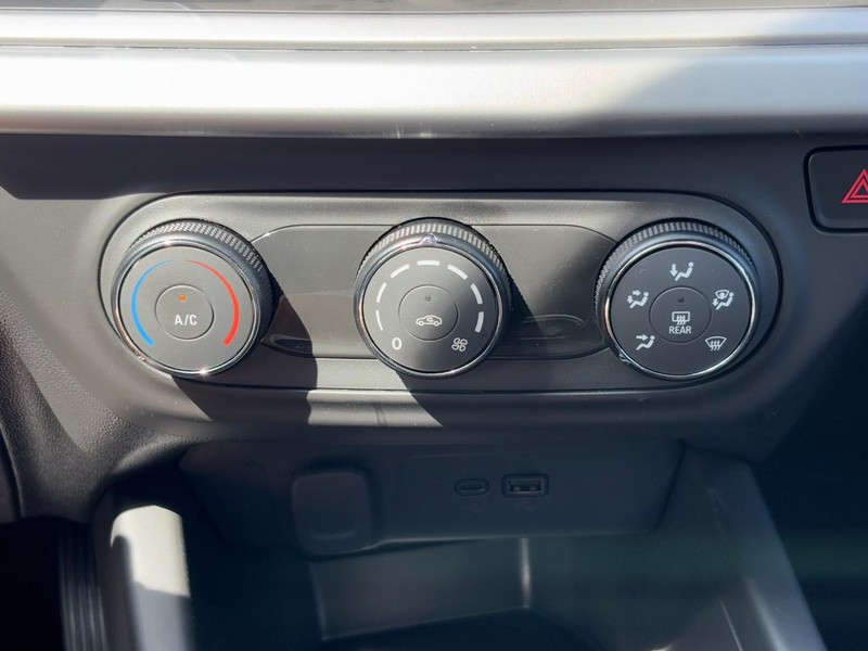 Chevrolet Trax Vehicle Full-screen Gallery Image 21