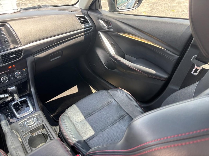 Mazda MAZDA6 Vehicle Full-screen Gallery Image 16
