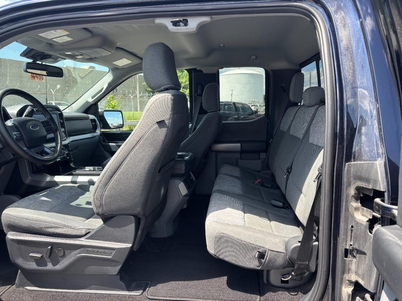 Ford F-150 Vehicle Full-screen Gallery Image 12