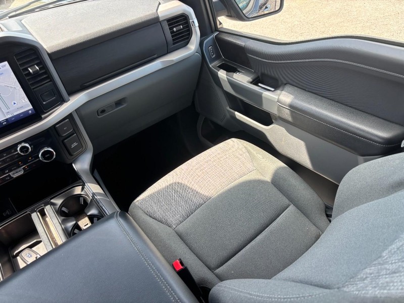 Ford F-150 Vehicle Full-screen Gallery Image 15