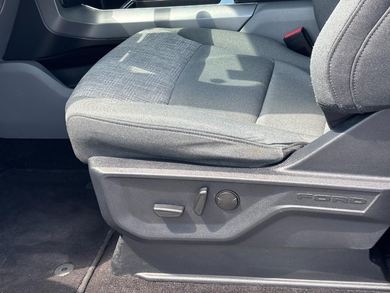 Ford F-150 Vehicle Full-screen Gallery Image 16