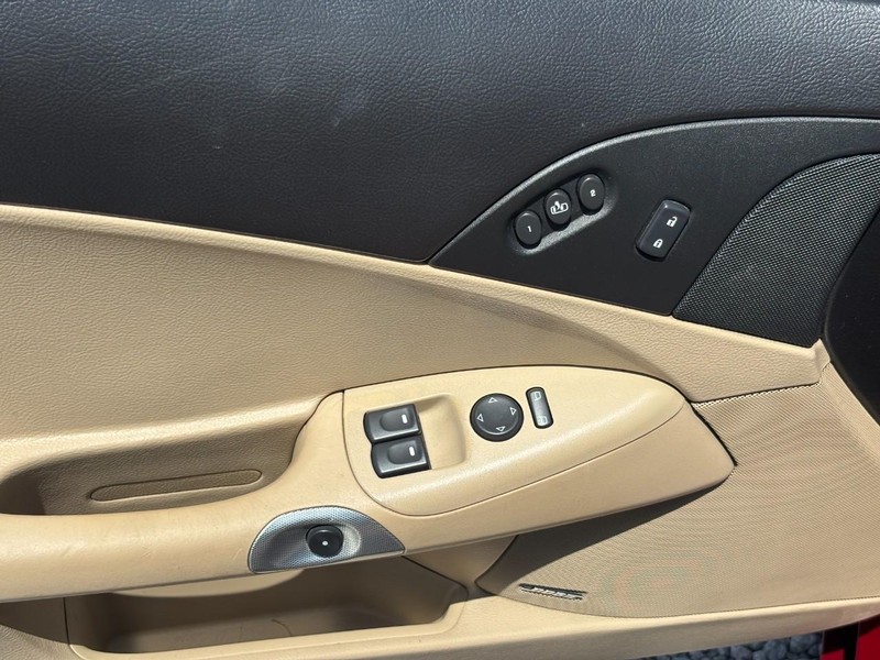 Chevrolet Corvette Vehicle Image 15