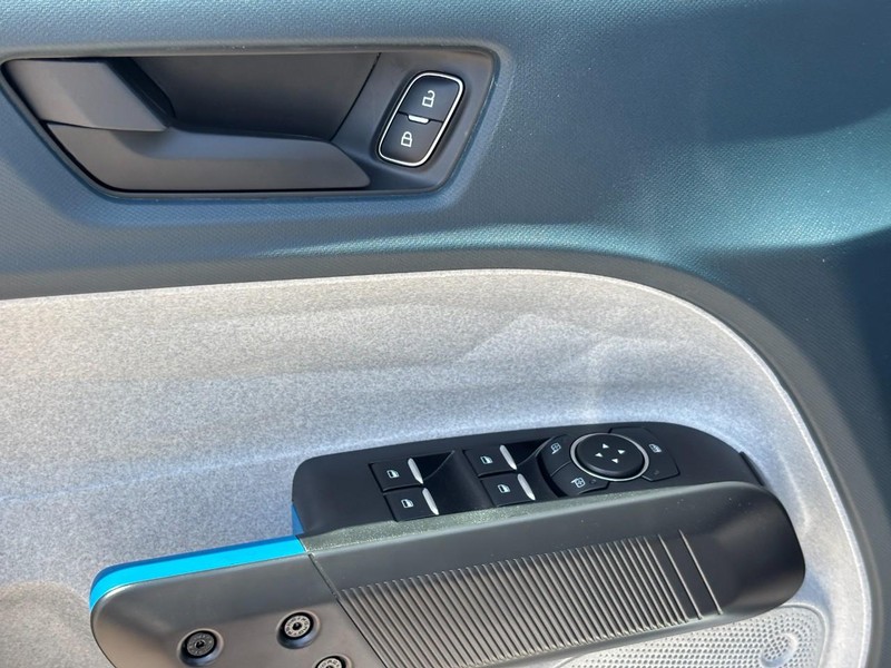 Ford Maverick Vehicle Full-screen Gallery Image 18