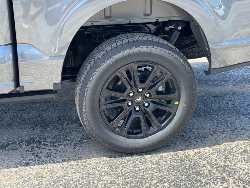 Ford F-150 Vehicle Full-screen Gallery Image 11