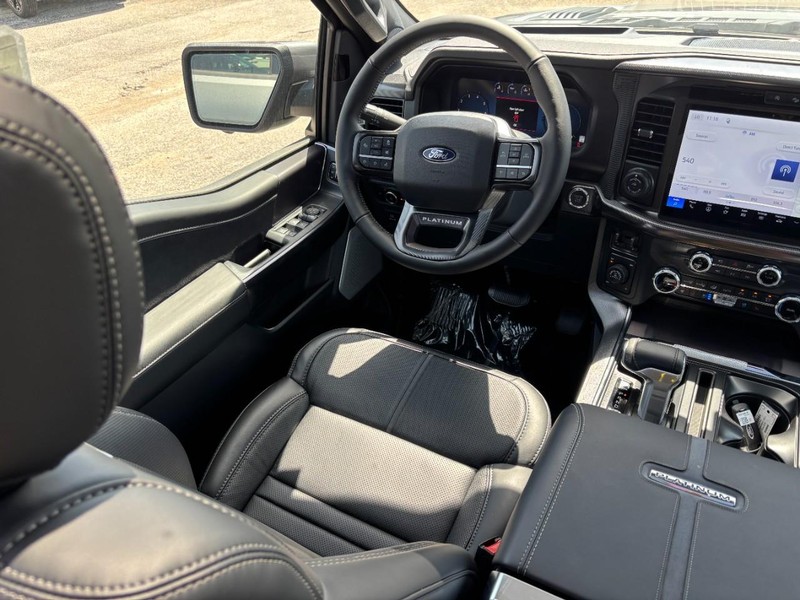 Ford F-150 Vehicle Full-screen Gallery Image 13