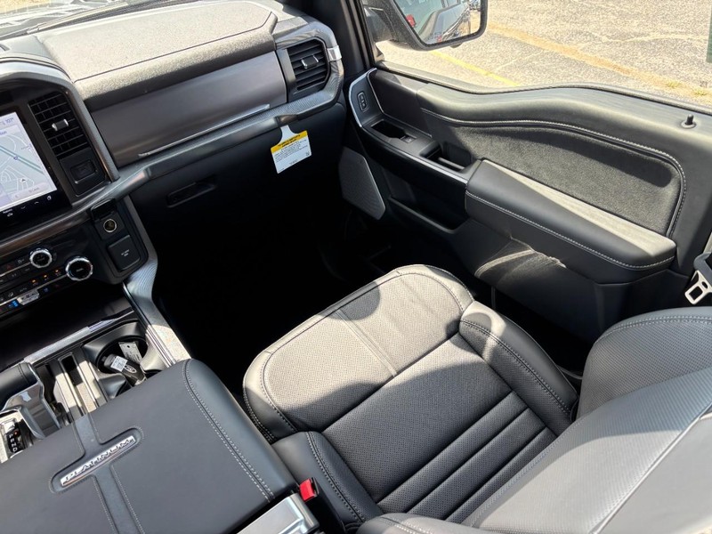 Ford F-150 Vehicle Full-screen Gallery Image 15