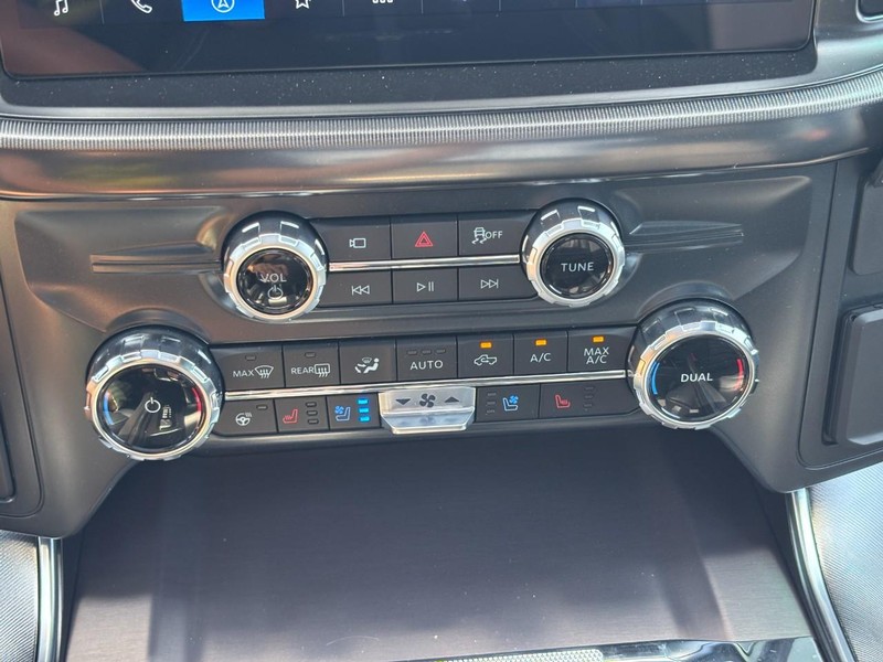 Ford F-150 Vehicle Full-screen Gallery Image 24