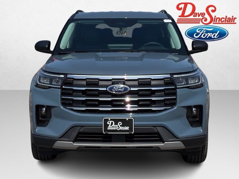Ford Explorer Vehicle Full-screen Gallery Image 02