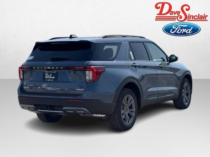 Ford Explorer Vehicle Full-screen Gallery Image 07