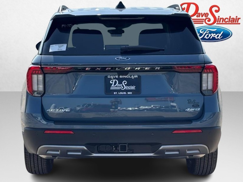 Ford Explorer Vehicle Full-screen Gallery Image 08