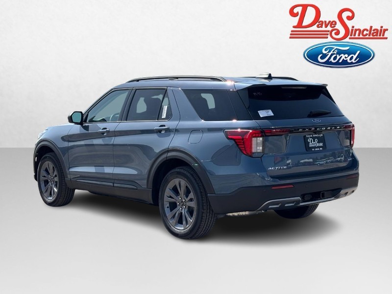 Ford Explorer Vehicle Full-screen Gallery Image 09