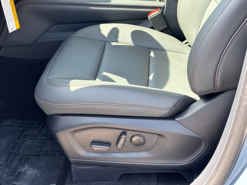 Ford Explorer Vehicle Full-screen Gallery Image 17
