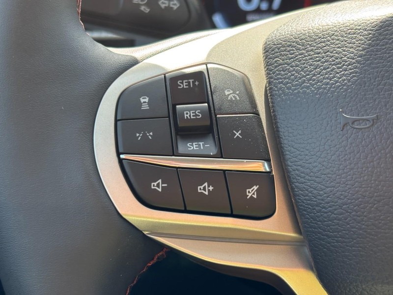 Ford Explorer Vehicle Full-screen Gallery Image 19