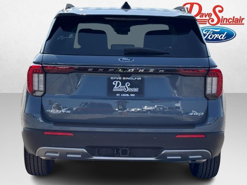 Ford Explorer Vehicle Full-screen Gallery Image 08