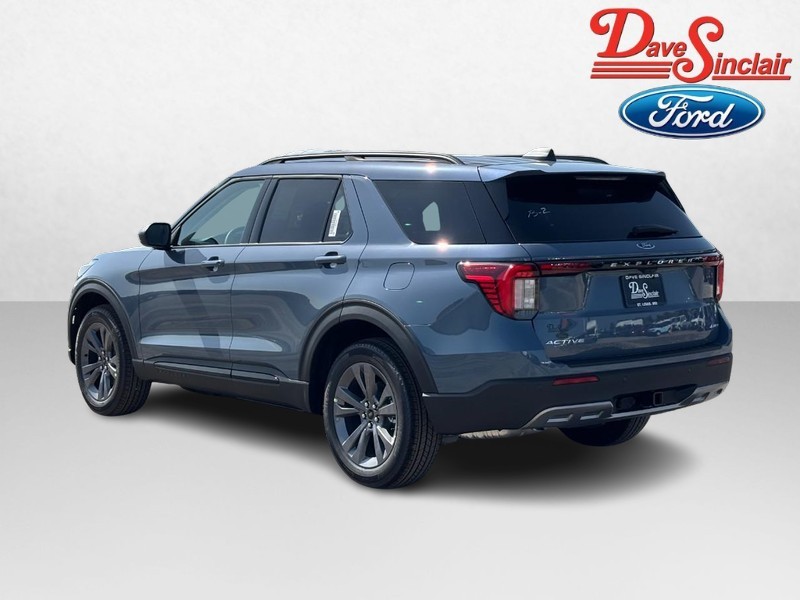 Ford Explorer Vehicle Full-screen Gallery Image 09