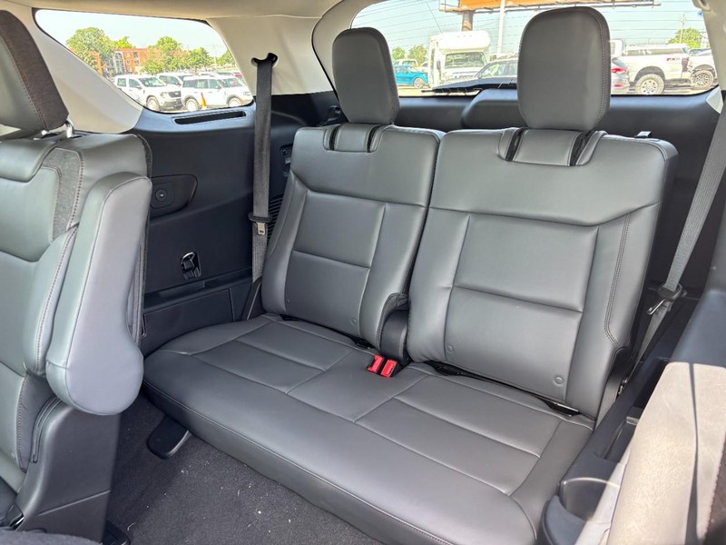 Ford Explorer Vehicle Full-screen Gallery Image 12