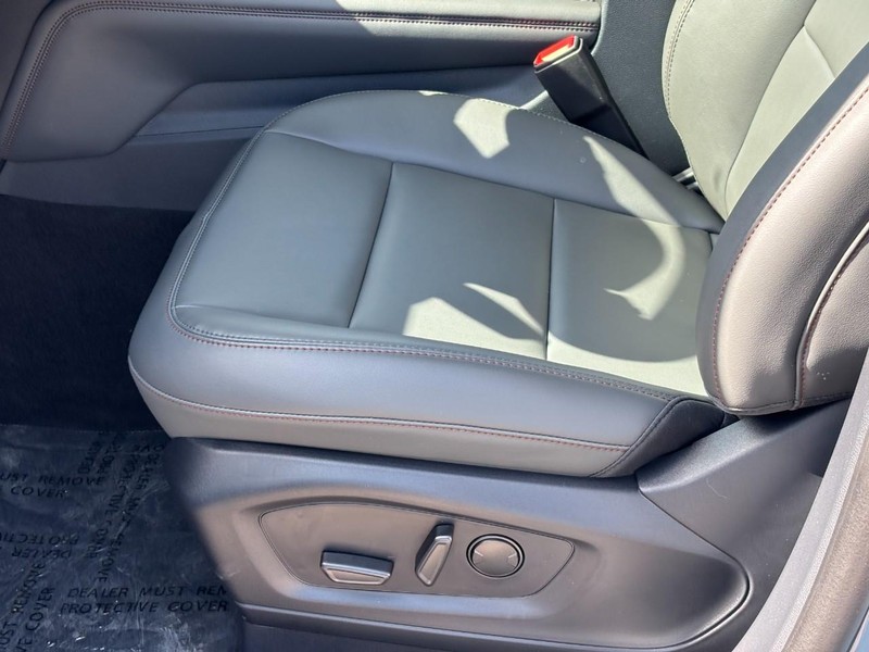 Ford Explorer Vehicle Full-screen Gallery Image 17