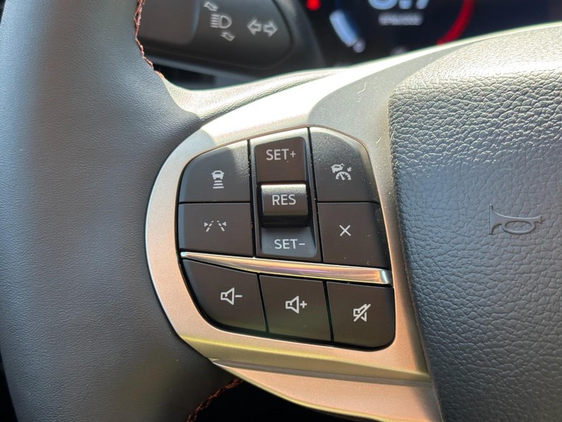 Ford Explorer Vehicle Full-screen Gallery Image 19