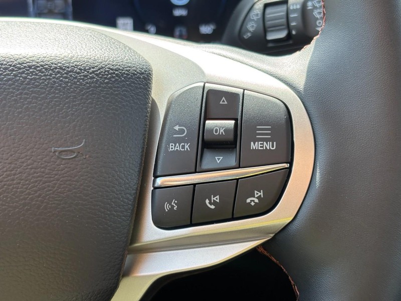 Ford Explorer Vehicle Full-screen Gallery Image 20