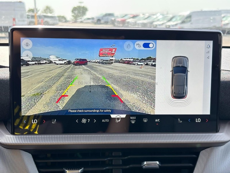 Ford Explorer Vehicle Full-screen Gallery Image 23