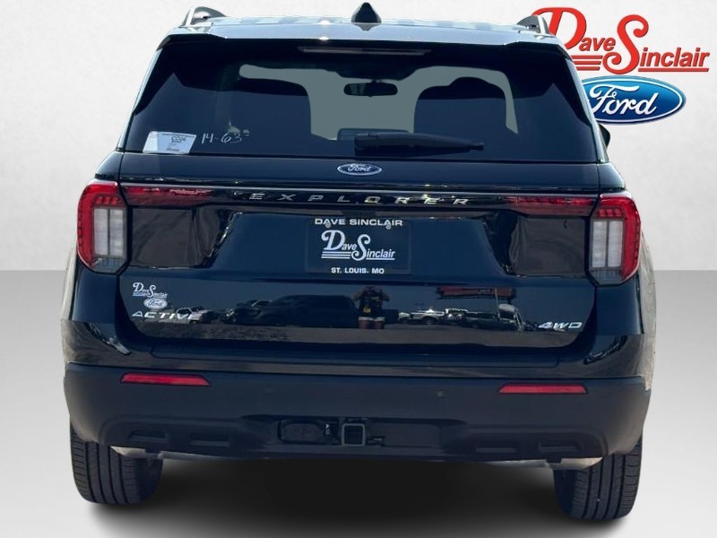 Ford Explorer Vehicle Full-screen Gallery Image 08