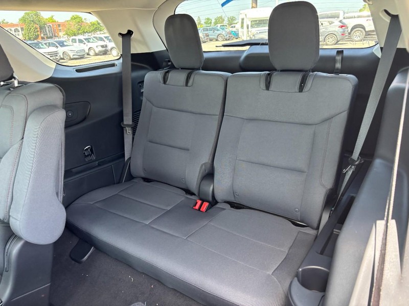 Ford Explorer Vehicle Full-screen Gallery Image 12