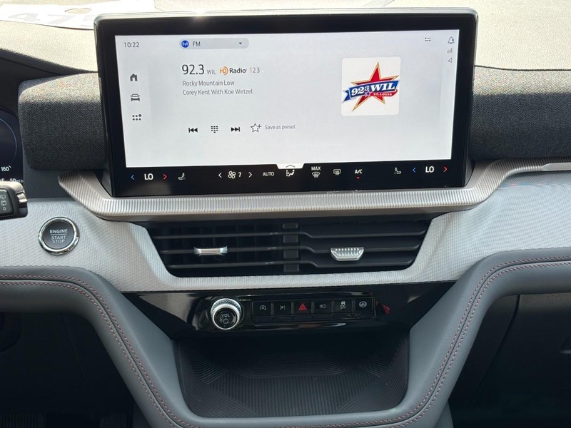 Ford Explorer Vehicle Full-screen Gallery Image 16
