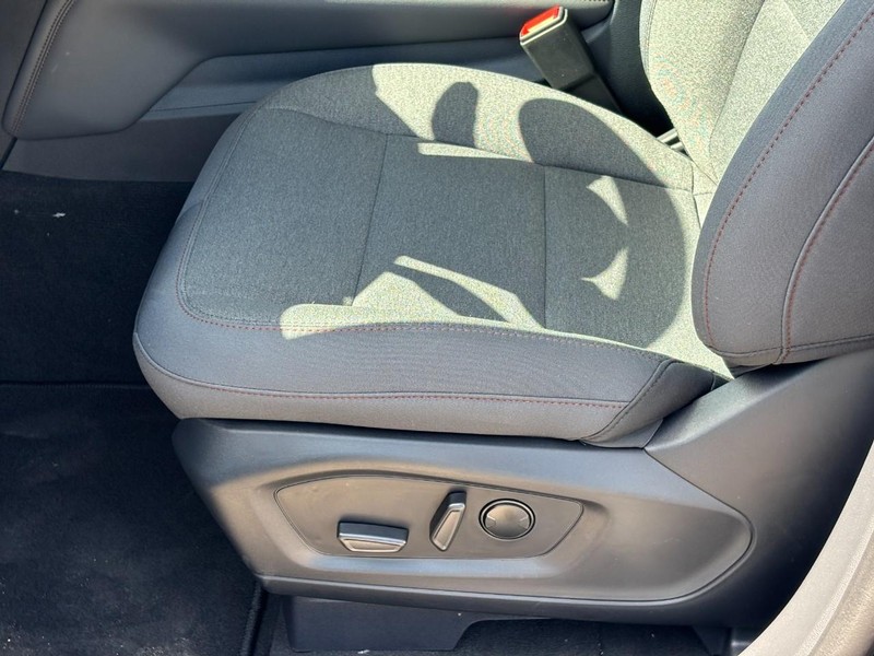 Ford Explorer Vehicle Full-screen Gallery Image 18