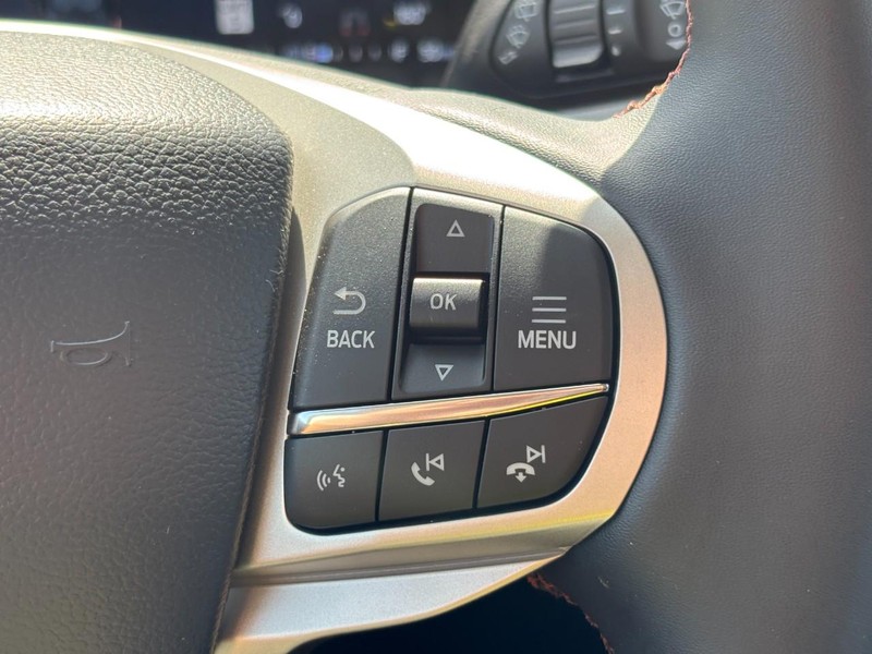 Ford Explorer Vehicle Full-screen Gallery Image 21