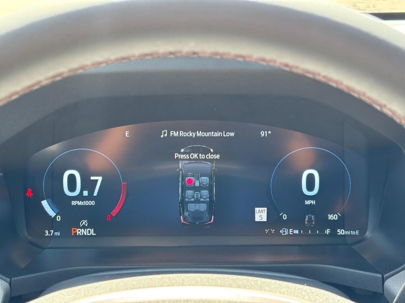 Ford Explorer Vehicle Full-screen Gallery Image 22