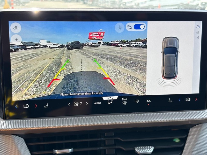 Ford Explorer Vehicle Full-screen Gallery Image 25