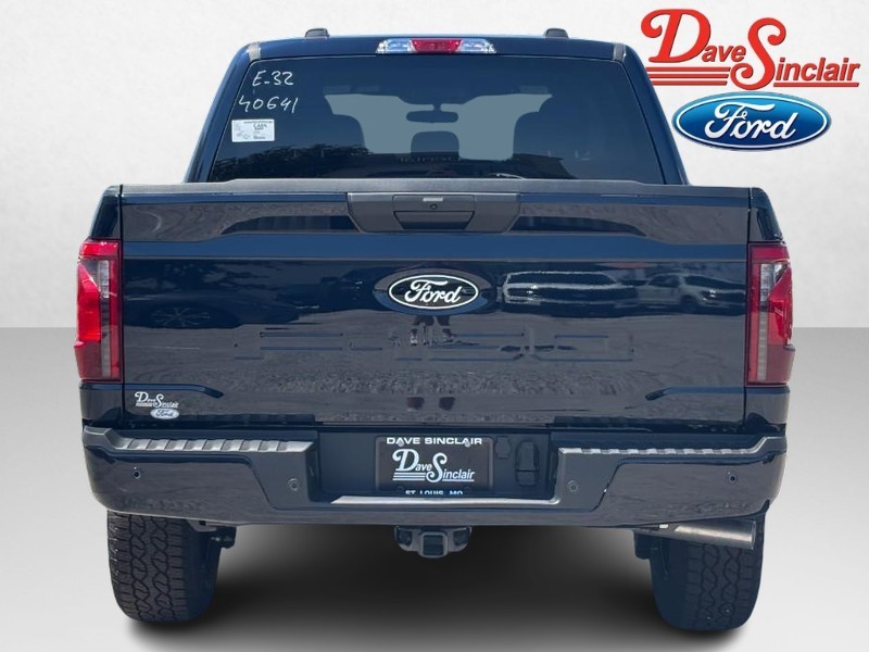 Ford F-150 Vehicle Full-screen Gallery Image 08