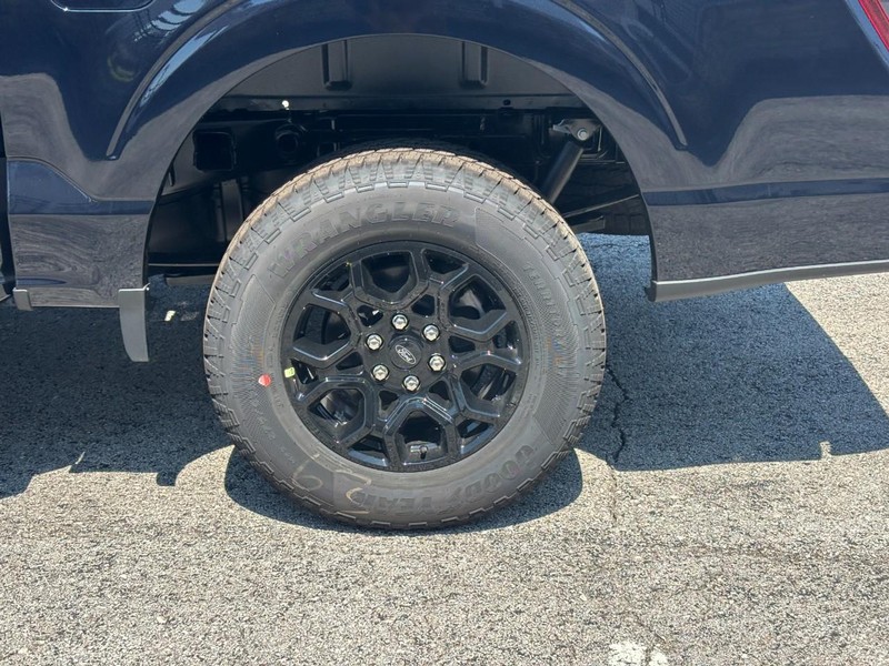 Ford F-150 Vehicle Full-screen Gallery Image 12