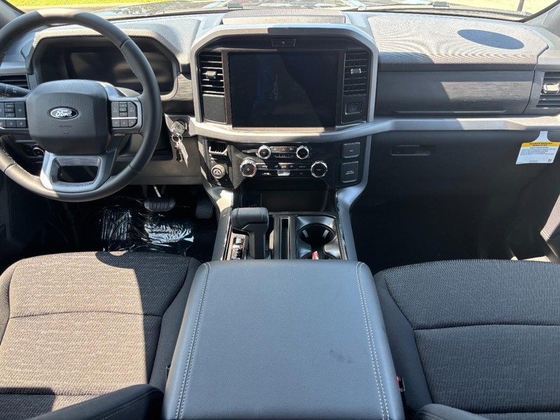 Ford F-150 Vehicle Full-screen Gallery Image 15