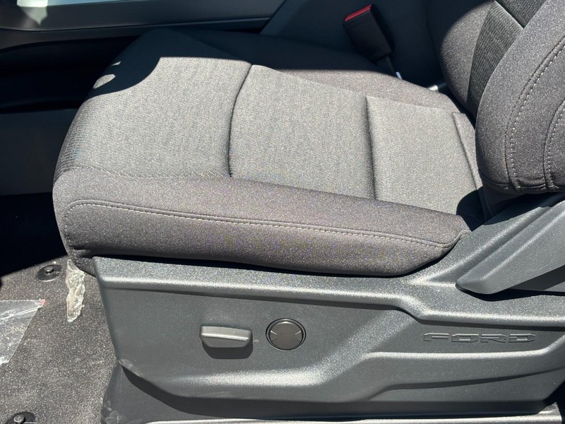 Ford F-150 Vehicle Full-screen Gallery Image 17