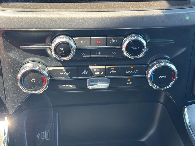 Ford F-150 Vehicle Full-screen Gallery Image 24