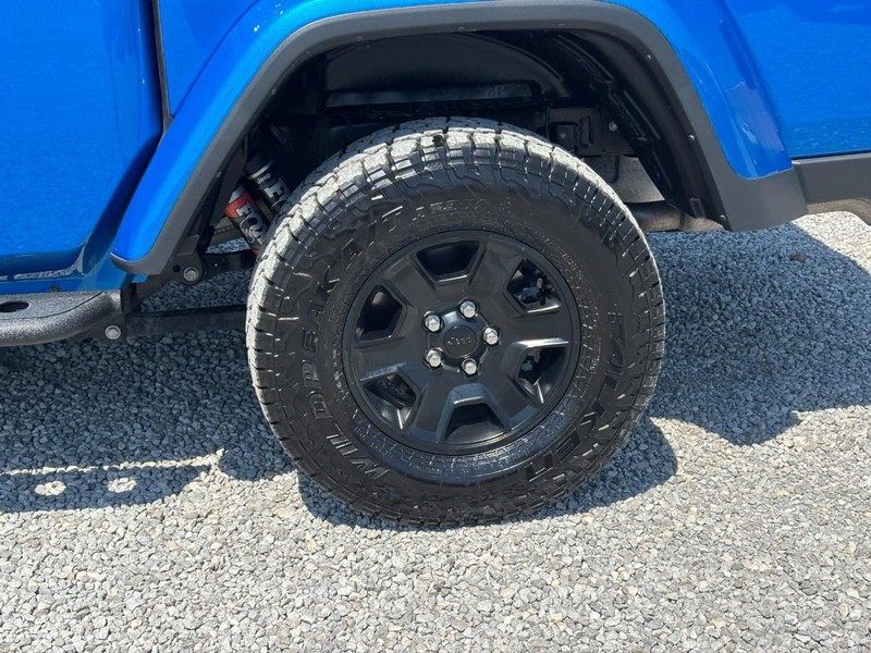 Jeep Gladiator Vehicle Full-screen Gallery Image 12