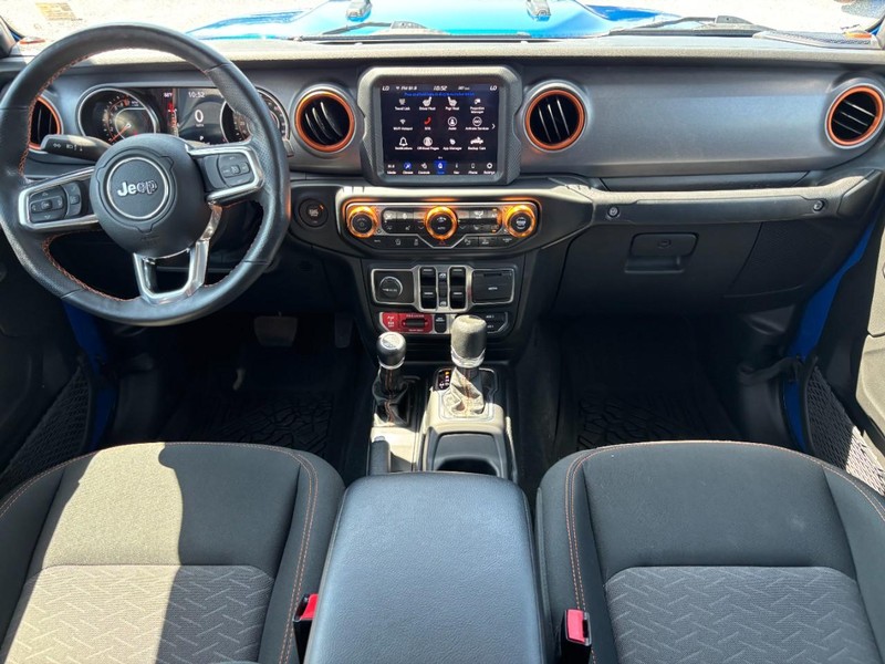 Jeep Gladiator Vehicle Full-screen Gallery Image 15
