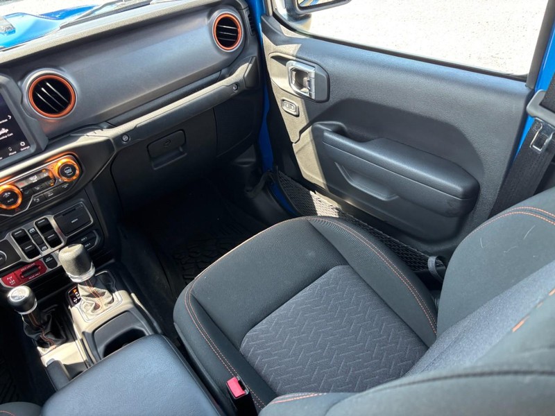 Jeep Gladiator Vehicle Full-screen Gallery Image 16