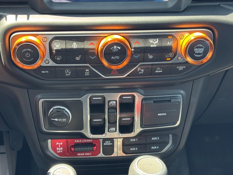 Jeep Gladiator Vehicle Full-screen Gallery Image 24