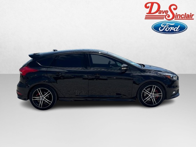 Ford Focus Vehicle Full-screen Gallery Image 05
