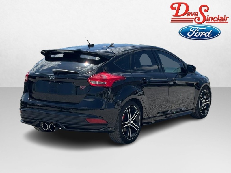 Ford Focus Vehicle Full-screen Gallery Image 07