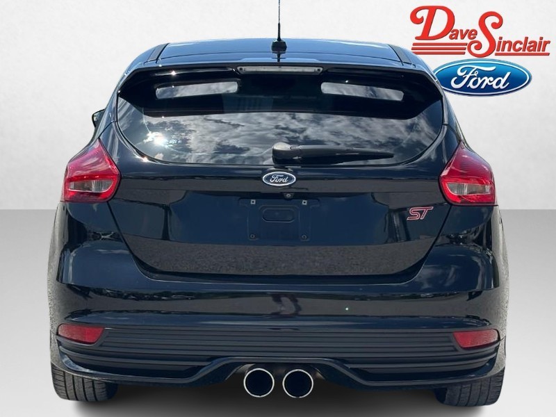Ford Focus Vehicle Full-screen Gallery Image 08