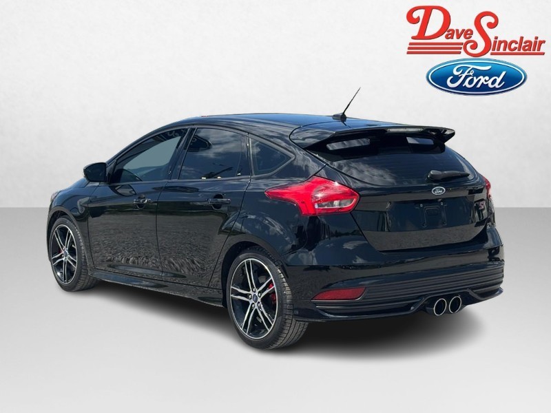 Ford Focus Vehicle Full-screen Gallery Image 09
