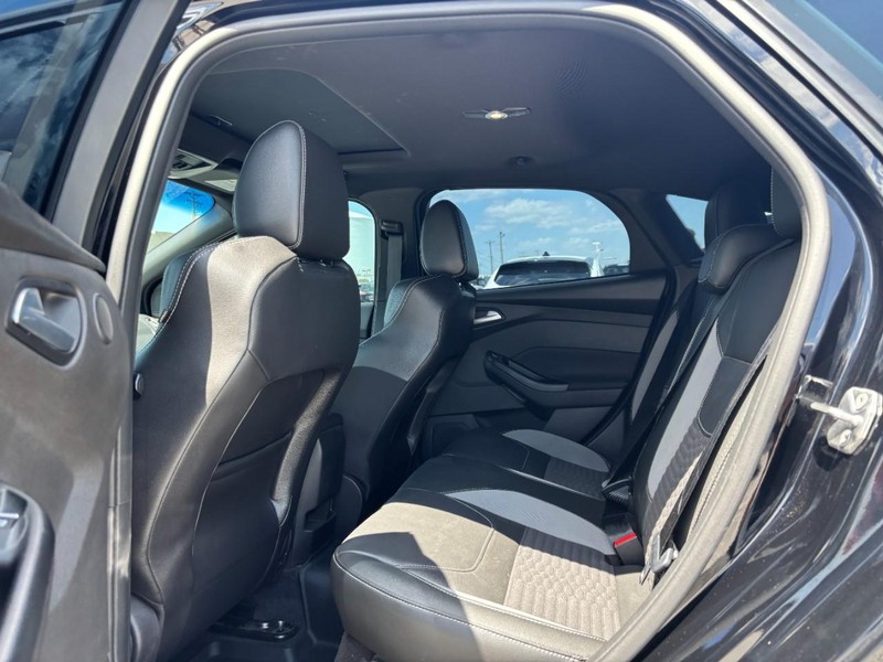Ford Focus Vehicle Full-screen Gallery Image 13