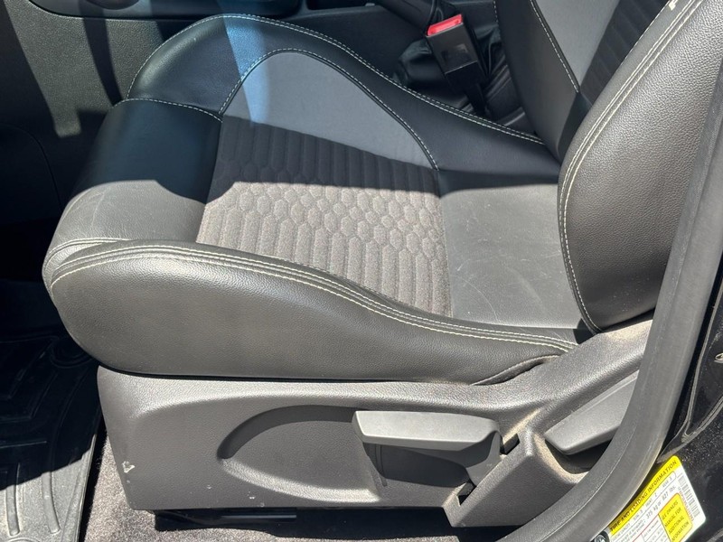 Ford Focus Vehicle Full-screen Gallery Image 17