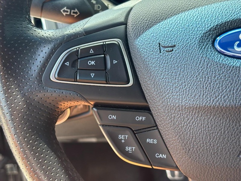 Ford Focus Vehicle Full-screen Gallery Image 19